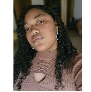 Meet your Posher, Samira ines